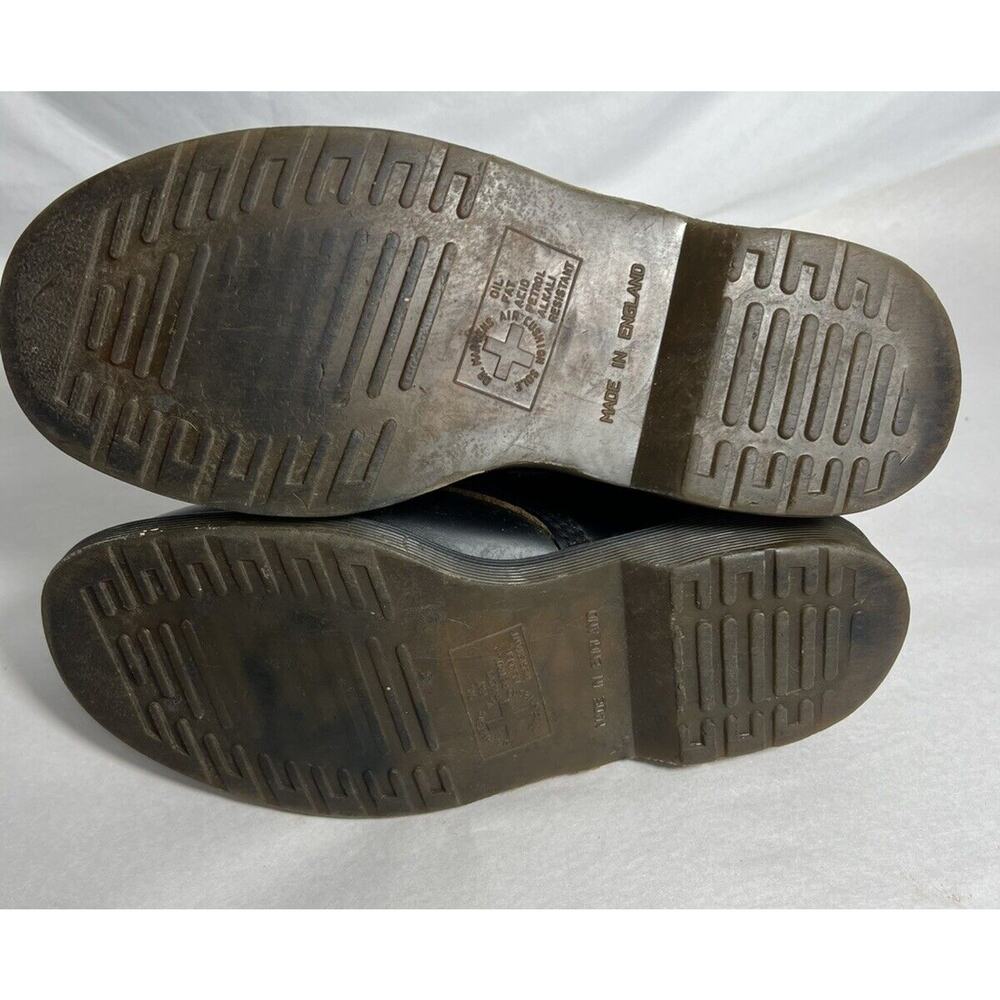 Dr. Martens MADE IN ENGLAND. Need new shoelaces, o/w in beautiful condition. - Picture 8 of 9